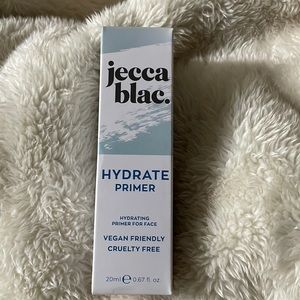Hydrating primer for face.